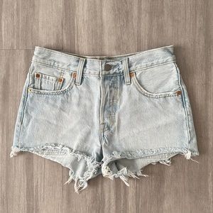 Levi Strauss 501 denim jean light wash shorts size 24 frayed raw edge hem